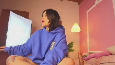 Snapshot of sarah_volkov chatting on 12.27.24 online show from 12.27.24