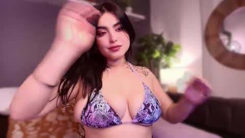 Snapshot of sarah_volkov chatting on 01.04.25 online show from 01.04.25