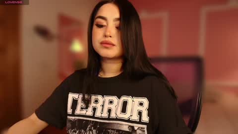 Snapshot of sarah_volkov chatting on 02.01.25 online show from 02.01.25