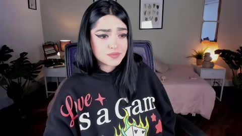 Snapshot of sarah_volkov chatting on 02.24.25 online show from 02.24.25