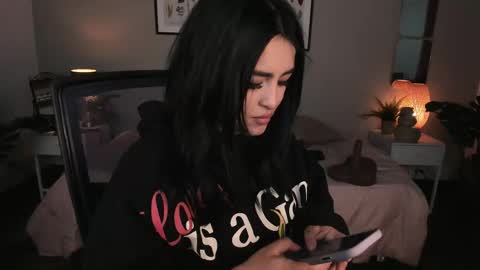 Snapshot of sarah_volkov chatting on 02.24.25 online show from 02.24.25