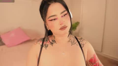 Snapshot of sarah_volkov chatting on 09.16.25 online show from 09.16.25