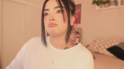 Snapshot of sarah_volkov chatting on 09.24.25 online show from 09.24.25