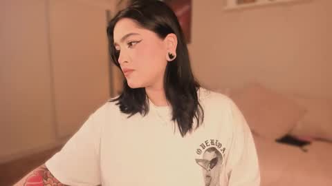 Snapshot of sarah_volkov chatting on 10.24.25 online show from 10.24.25