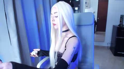 Snapshot of sarahbellamy chatting on 11.22.25 Sarah online show from 11.22.25