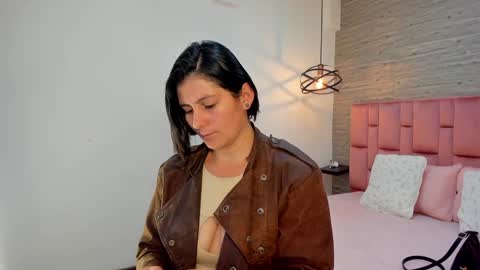 Sarah Deyvis online show from 01.12.25