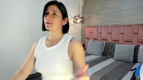 Sarah Deyvis online show from 02.22.25