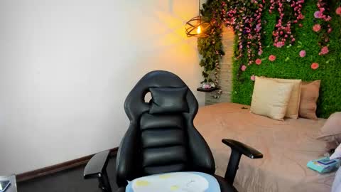 Sarah Deyvis online show from 12.04.25