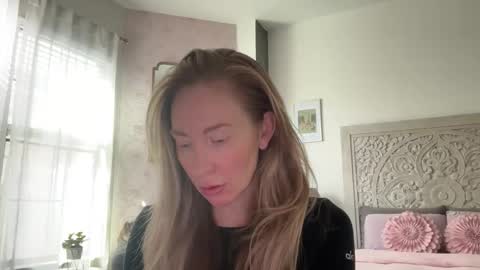 Snapshot of sarahgiroux86 chatting on 04.02.26 Sarah online show from 04.02.26