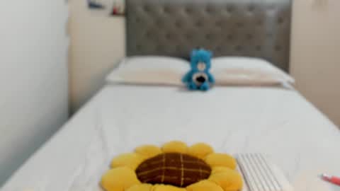 sarahgrant_ online show from 02.06.25