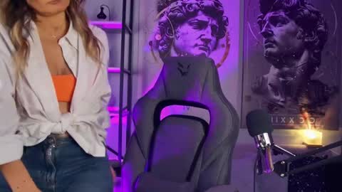Divine Sarah NONUDE model online show from 04.24.26