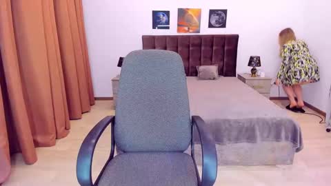 Snapshot of sarahmils chatting on 01.03.25 Sarah online show from 01.03.25