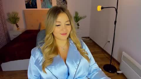 Snapshot of sarahmils chatting on 01.17.25 Sarah online show from 01.17.25