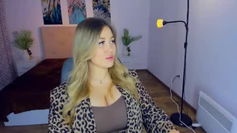 Snapshot of sarahmils chatting on 01.17.25 Sarah online show from 01.17.25