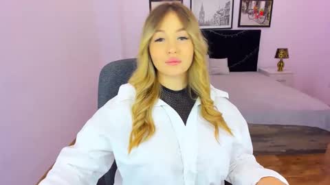 Snapshot of sarahmils chatting on 01.20.25 Sarah online show from 01.20.25