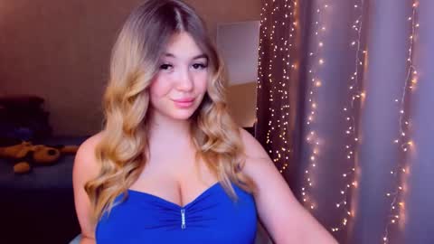 Snapshot of sarahmils chatting on 03.04.25 Sarah online show from 03.04.25