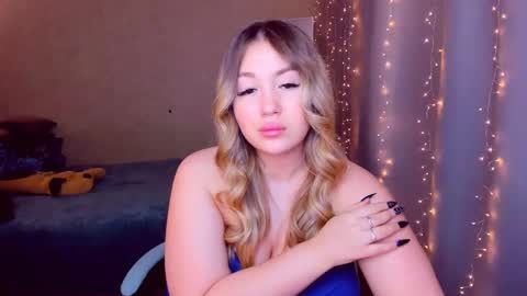 Snapshot of sarahmils chatting on 03.04.25 Sarah online show from 03.04.25