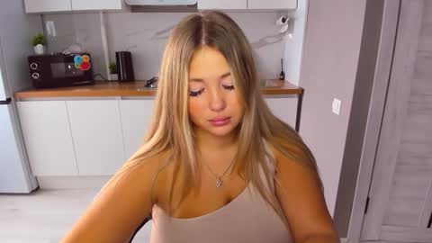 Snapshot of sarahmils chatting on 09.11.25 Sarah online show from 09.11.25