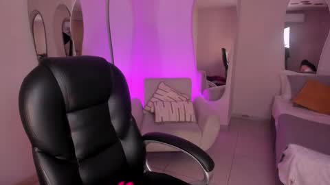 Snapshot of sarahrhodes_ chatting on 11.21.25 Sarah Rhodes online show from 11.21.25