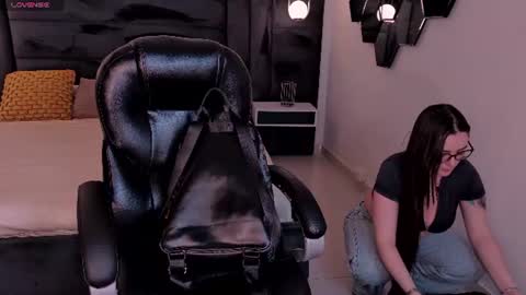 Sarah Rhodes online show from 06.17.26