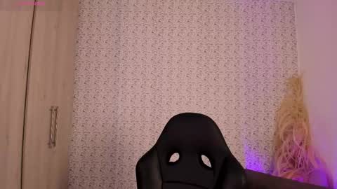 Sara jones   online show from 02.04.26