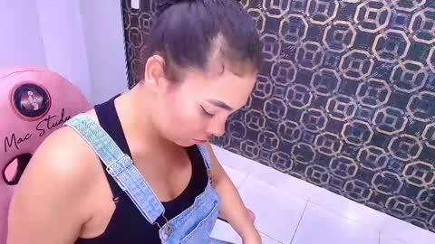 Sara  online show from 02.24.25