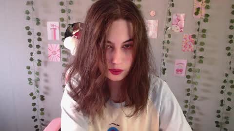 Snapshot of sarakinski chatting on 12.24.24 Sara online show from 12.24.24