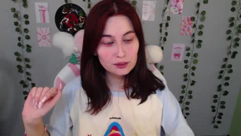 Snapshot of sarakinski chatting on 01.12.25 Sara online show from 01.12.25