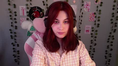 Snapshot of sarakinski chatting on 01.29.25 Sara online show from 01.29.25
