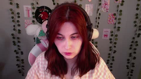 Snapshot of sarakinski chatting on 01.29.25 Sara online show from 01.29.25