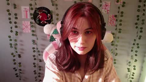 Snapshot of sarakinski chatting on 01.30.25 Sara online show from 01.30.25