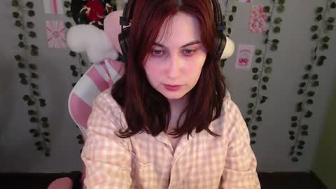 Snapshot of sarakinski chatting on 02.09.25 Sara online show from 02.09.25