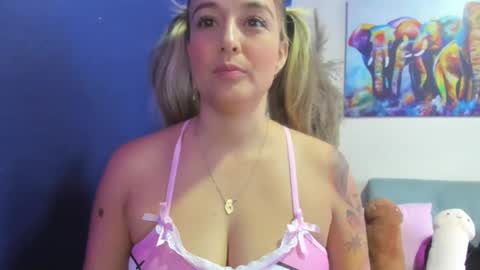 Snapshot of saraledouxx chatting on 11.12.25 Sara Ledouxx online show from 11.12.25