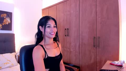 Snapshot of saralife69 chatting on 02.17.25 saralife69 online show from 02.17.25