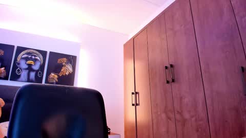 Snapshot of saralife69 chatting on 02.21.25 saralife69 online show from 02.21.25