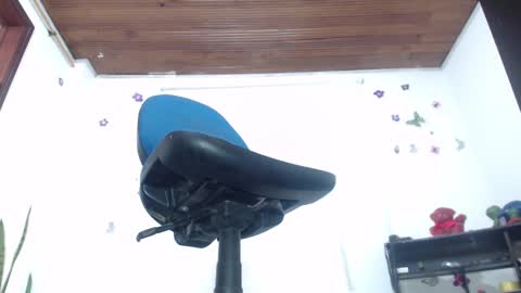 Saraloves online show from 01.08.25