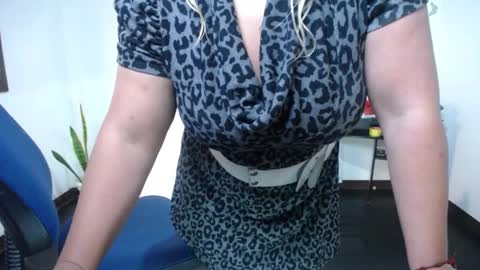 Saraloves online show from 01.13.25