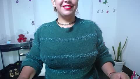 Saraloves online show from 01.29.25