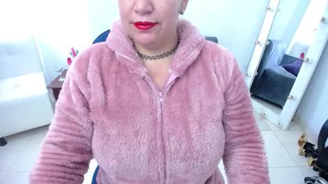 Saraloves online show from 09.13.25