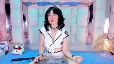 Snapshot of saramartini2 chatting on 09.20.25 sara  online show from 09.20.25