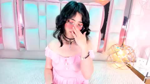 Snapshot of saramartini2 chatting on 09.21.25 sara  online show from 09.21.25