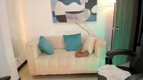 I am Sara  online show from 04.29.26