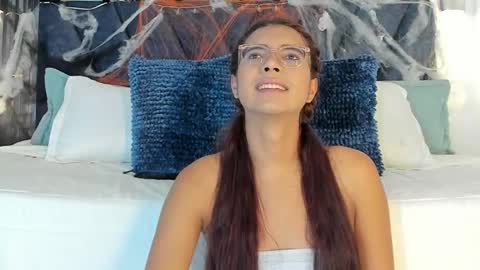 Sara online show from 10.25.25