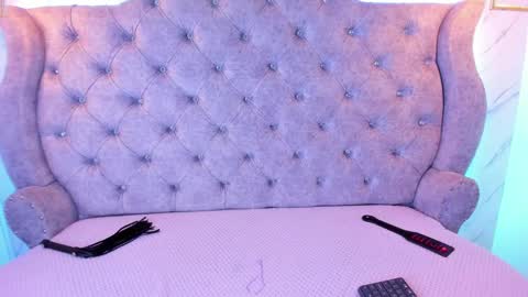Snapshot of sarasaenz__ chatting on 12.28.24 online show from 12.28.24