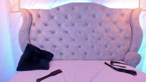Snapshot of sarasaenz__ chatting on 01.03.25 online show from 01.03.25