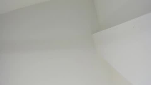Snapshot of sarasaenz__ chatting on 01.04.25 online show from 01.04.25
