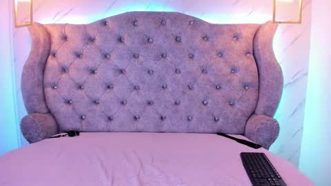 Snapshot of sarasaenz__ chatting on 01.20.25 online show from 01.20.25