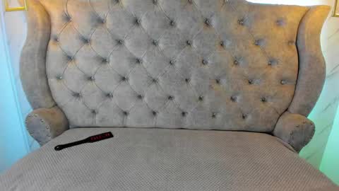 Snapshot of sarasaenz__ chatting on 01.22.25 online show from 01.22.25