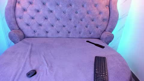Snapshot of sarasaenz__ chatting on 01.22.25 online show from 01.22.25
