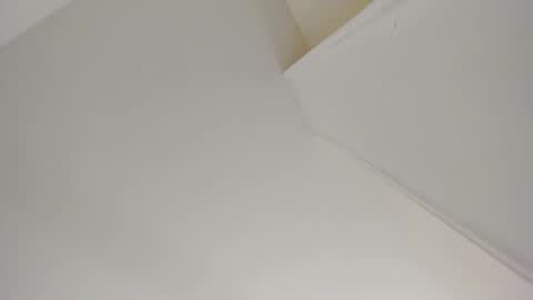 Snapshot of sarasaenz__ chatting on 01.27.25 online show from 01.27.25